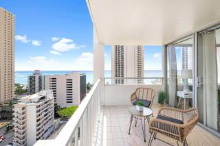 Stylish 1-BR Condo with Breathtaking Ocean Views - Honolulu - 5