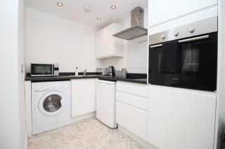 Central Mumbles Apartment, Properties By O & G, Incredible Location, Sleeps 4! - 1