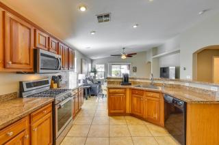 Sunny Surprise Home Heated Outdoor Pool, Hot Tub! - Surprise - 4