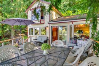 Lakefront Snohomish Cottage with Private Dock! - Snohomish - 0