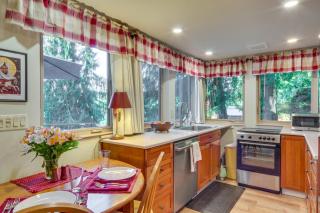 Lakefront Snohomish Cottage with Private Dock! - Snohomish - 2