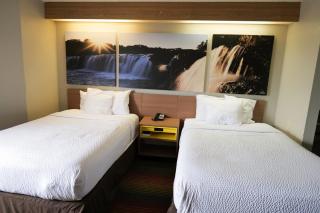 Days Inn by Wyndham Flint/Bishop International Airport - 1