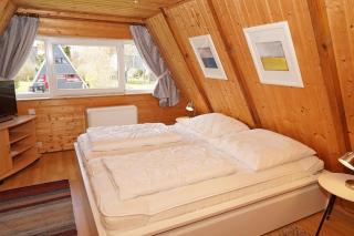 mit TV im Schlafzimmer - Damp - 2