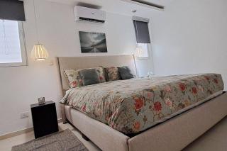 Deluxe villa with jacuzzi and beautiful garden - 9