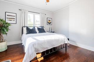 Unique Bungalow w/ hot Spa in DT - Sacramento - 2