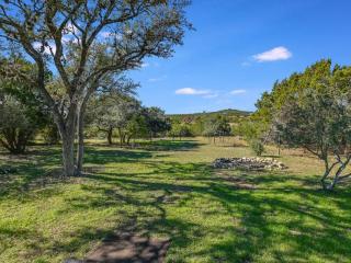 3 Acre Ranch Home on Bear Creek with Amazing Country Views - Driftwood - 7