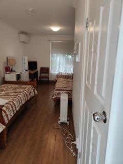 Colonial Lodge Motel - 3