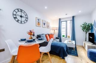 Stunning City Centre Apartment by 53 Degrees Property in Birmingham, Ideal for small groups! - Birmingham - 4