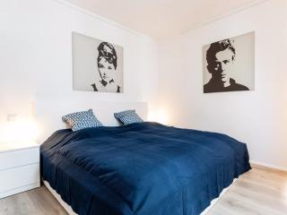 HOMEFY OLDTOWN APARTMENT - 6 people - 2 bath - balcony - top location - Düsseldorf - 7