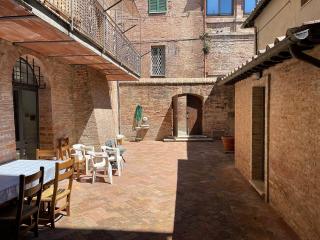 Fonte 6: Centro vicino piazza del Campo - Siena - 9