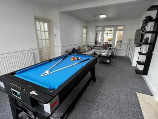 4 BDR Home By Tranquil Ventures Short Lets & Serviced Accommodation Cowley With Games Area, On-Site Parking, Central Oxford - Oxford - 9