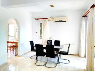 Villa Talassa with HEATED POOL, JACUZZI and 4x4 CAR - Peyia - 2