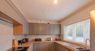 Extensive 4 bed close to Peterborough - 7