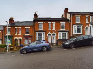 Pottery House - Stoke on Trent -Free parking - Central Location - Sleep 8 - 9