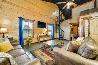 Pet-Friendly Eagletown Home about 3 Mi to Kayaking! - Eagletown - 0