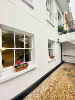 Quirky two bed apartment in Cheltenham town centre - 5