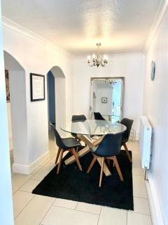 Quirky two bed apartment in Cheltenham town centre - 4
