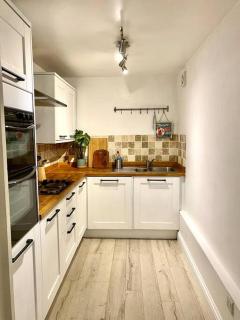 Quirky two bed apartment in Cheltenham town centre - 2