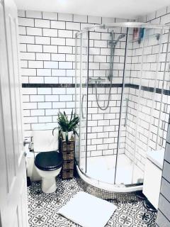 Quirky two bed apartment in Cheltenham town centre - 3