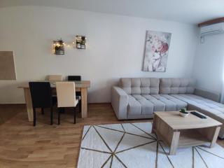 Alacaster apartment with private parking - Novi Sad - 7