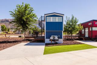 Lil' Blue Oasis Tiny Home - Apple Valley - 0