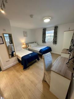 The Tas Suites - Tas Accommodations - Cambridge - 1