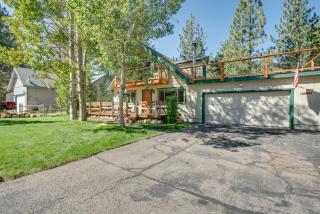 10 Mi to Lake Tahoe Beaches Home with Pool Table - South Lake Tahoe - 0