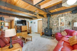 10 Mi to Lake Tahoe Beaches Cabin with Pool Table - South Lake Tahoe - 5