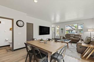 Brand New 3BD 2 5BTH Triplex Unit Near Downtown - Spokane - 1
