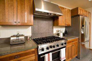 Woodinville's Hollywood Hill Guest House - 1