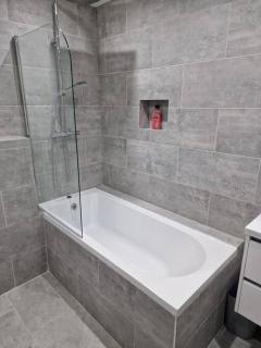 AO Home Lettings - No. 2 Kingshead Apartments - Leatherhead - 1