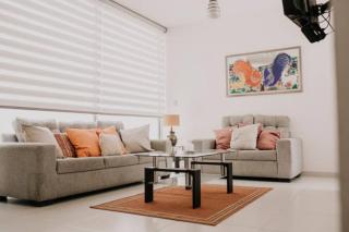 Amplia Casa Moderna c/ Piscina y Lindos Jardines -  - 4