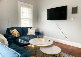 Cozy Apt Near Airport & Parking - Cleveland - 2