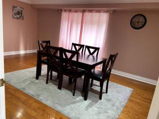 Room in Brampton for Family (Room 2) - 8