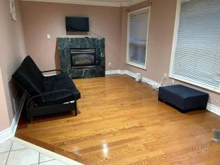 Room in Brampton for Family (Room 2) - 7