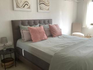 Cozy Romeo - 3