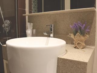 Aqueen Prestige Hotel Lavender - 2