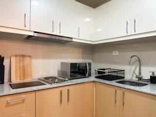 BGC Uptown Chic & Chill Pad - 5
