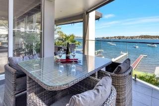Absolute Waterfront Lakehouse Fishing Point Waterfront Pool Jetty - 6