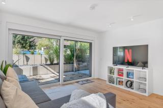 NEU: Stylische Suite mit Netflix und Workspace - Böblingen - 8