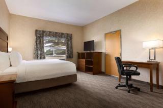 Days Inn & Suites by Wyndham Brooks - Brooks - 7