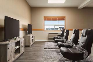 Days Inn & Suites by Wyndham Brooks - Brooks - 1