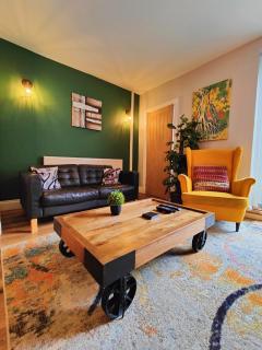 Lovely house in great location - 2