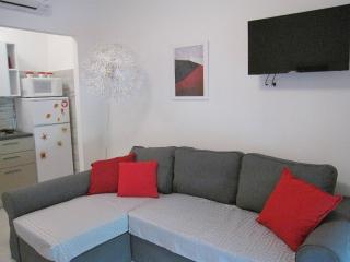 Stunning flat near the beach - 5