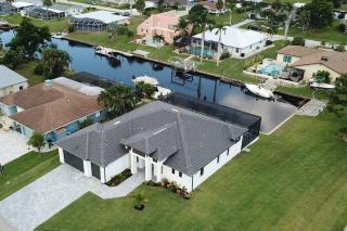 Beautiful, fun home w/3 masters, pool & spa - Cape Coral - 0