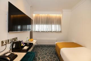 Queens Park Premier London Hyde Park - 2