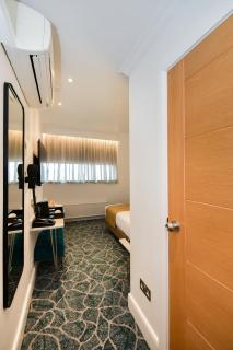 Queens Park Premier London Hyde Park - 1