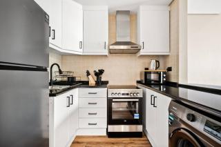 Luxury apartment at Discovery - Dubai - 5