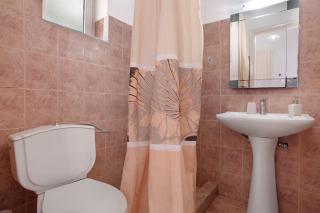 Yiannis Studio 4 - 1