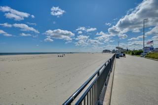Charming Hampton Home with Porch, Walk to Beach! - Hampton - 8